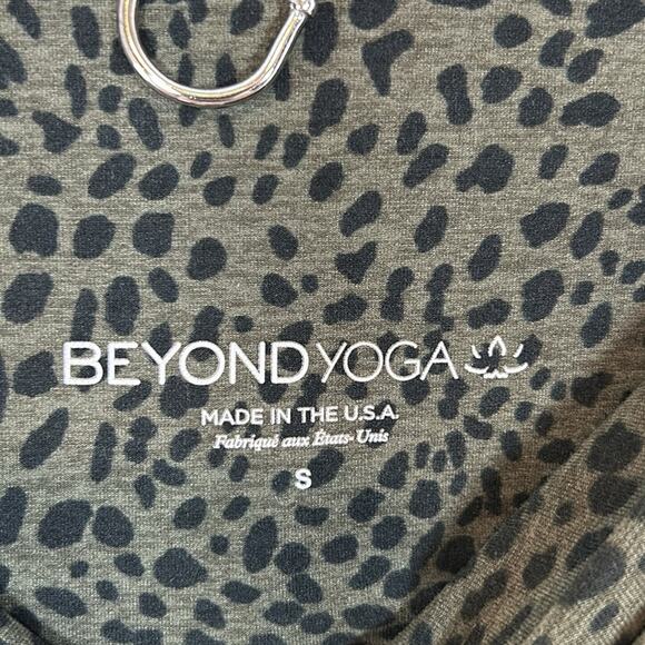 Beyond Yoga Animal Print Green/Black leggings Size S - Picture 6 of 6